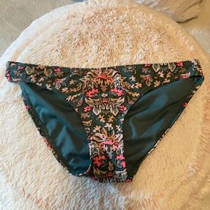 pretty patterned bikini bottoms